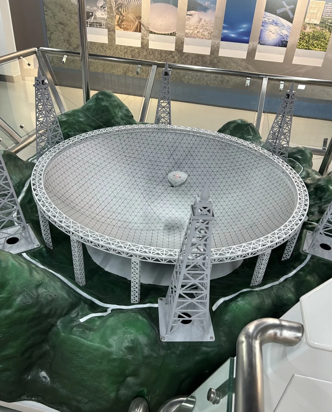 Шэньчжэнь поразил нас своей технологической продвинутостью. В Музее науки и технологий было много интересных экспозиций о