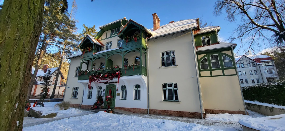 Огромное спасибо Евгению за экскурсию, потрясающий экскурсовод, влюблённый в свой край и замечательно знающей историю! Было