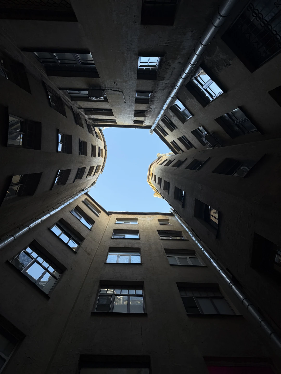 Секреты Петроградской стороны: дворы-колодцы, парадные и доходные дома (Денис)