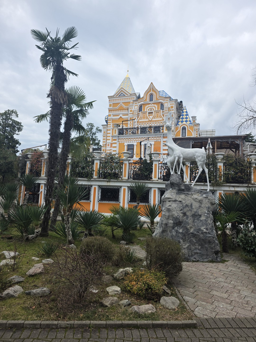 Прекрасная экскурсия, знающий, милый и вежливый гид. Спасибо за хорошо проведённое время в зимнем Сочи!