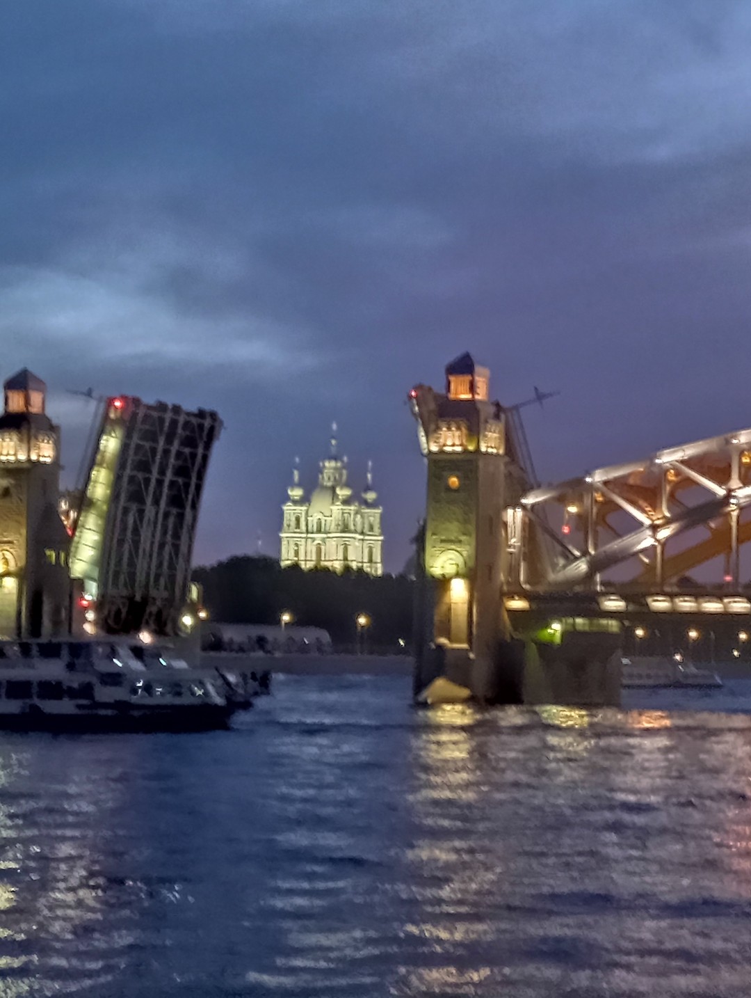 Разводные мосты глазами петербуржца (Бирюкова)