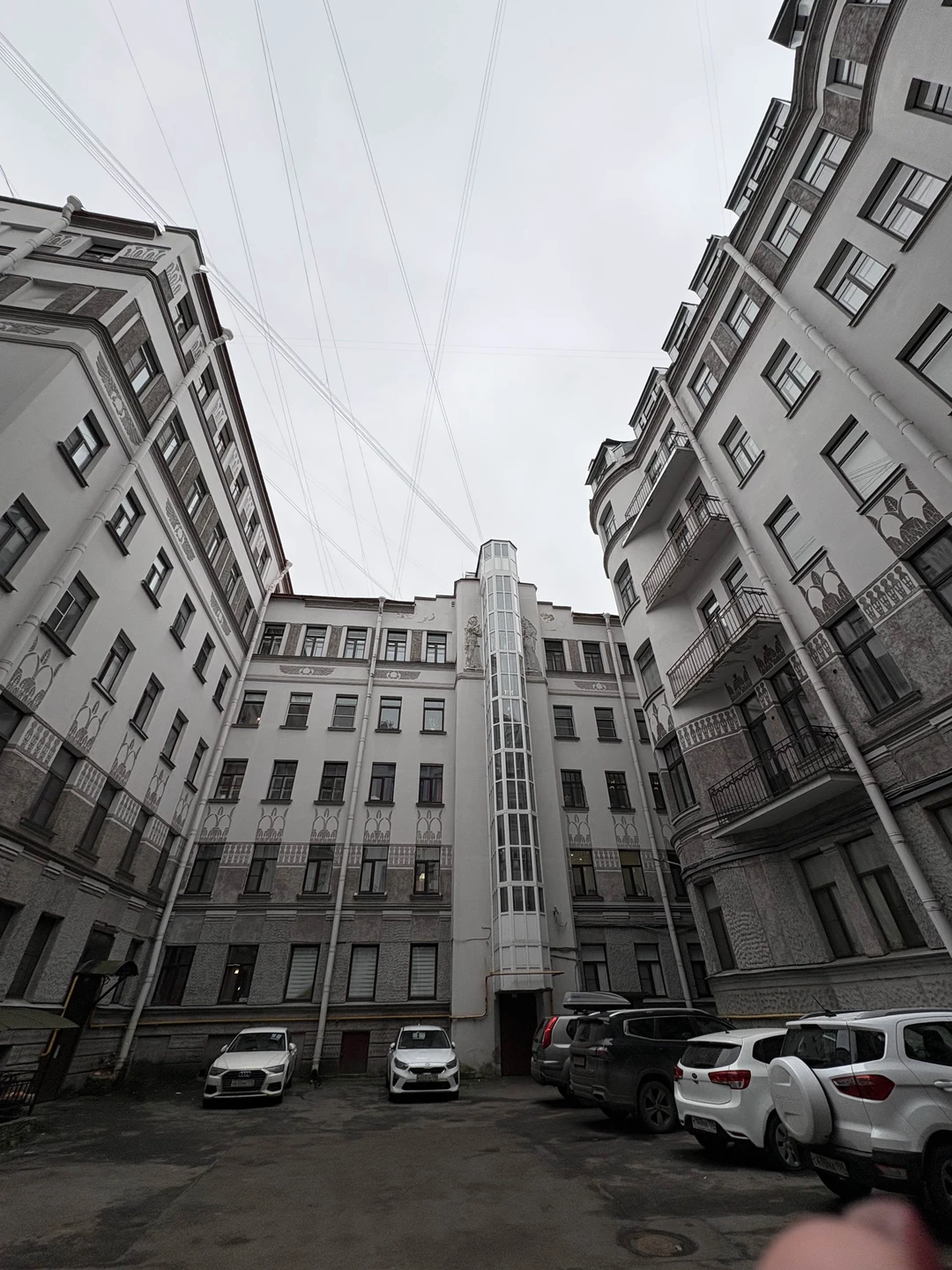 Феодор отлично провел экскурсию, узнали много исторических деталей, чувствуется, что экскурсовод погружен и увлечен темой. Грамотная