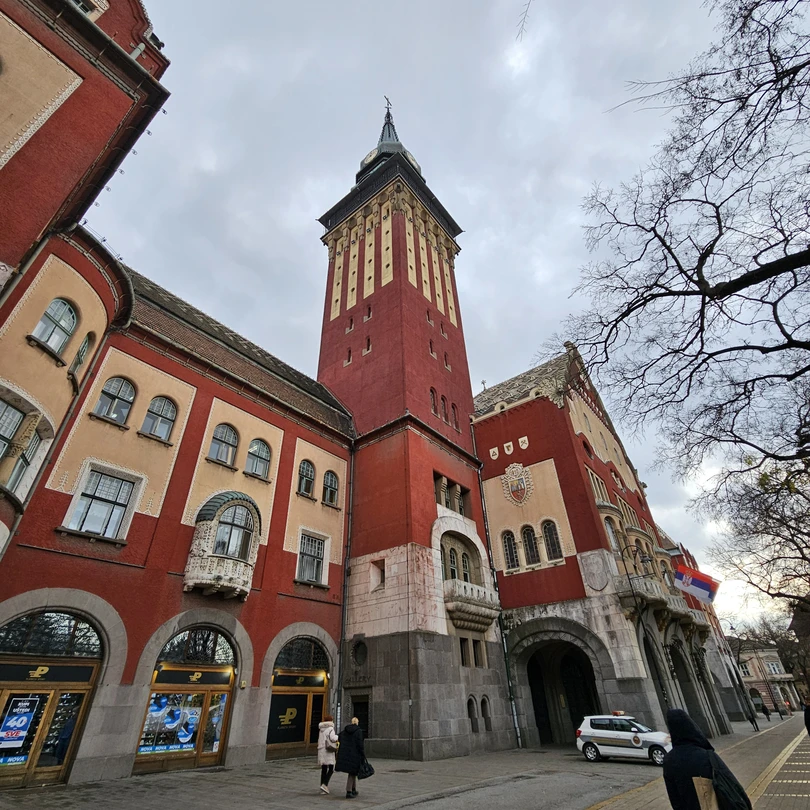 Отличная экскурсия и очень замечательный и доброжелательный гид! Ольга - сомелье и знаток виноделия! Ее приятно