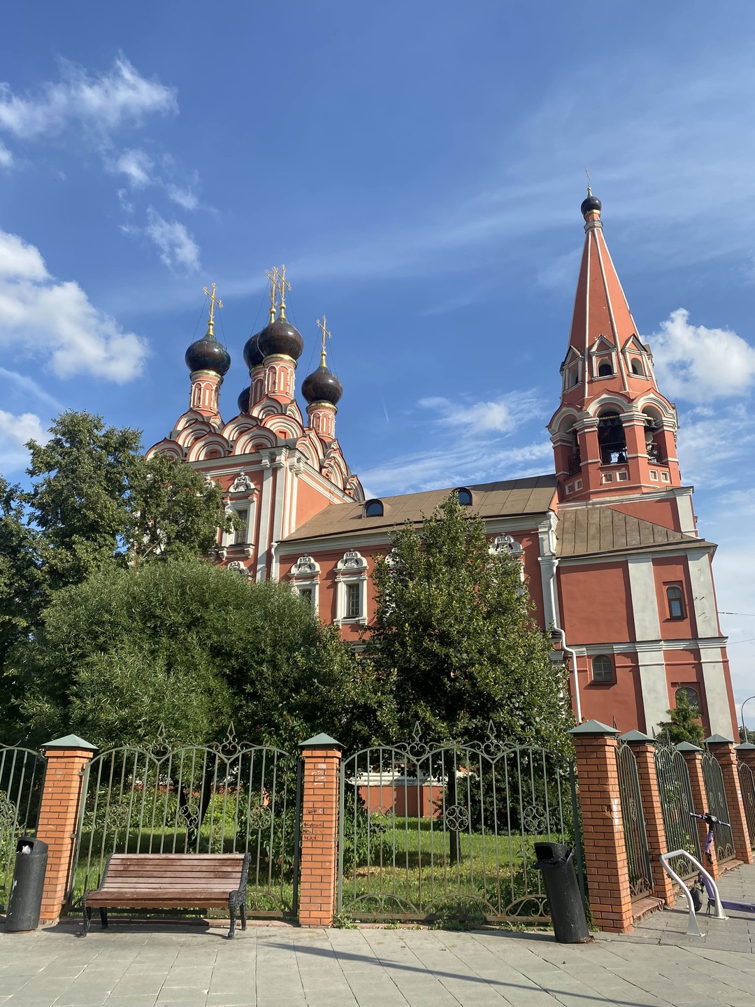 Отличная экскурсия, очень познавательная и интересная. Была в этих местах сотни раз и так увлекательно было узнать историю этих мест.