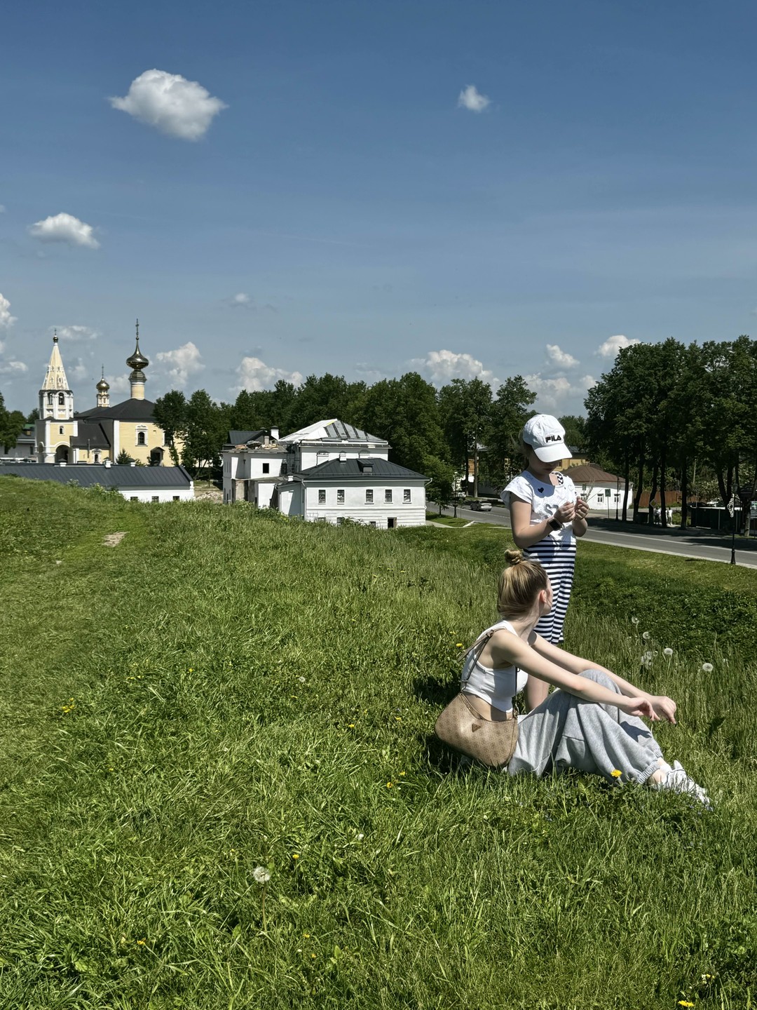 Мы довольны! 😊 По началу показалось скучно)))) но потом очень интересно! Сергей смог заинтересовать и мелких