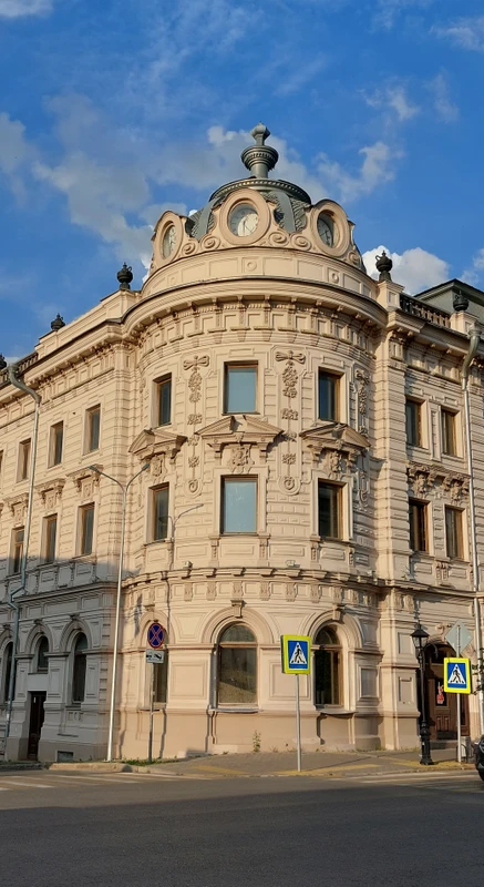 Красивые истории Кремлёвской улицы