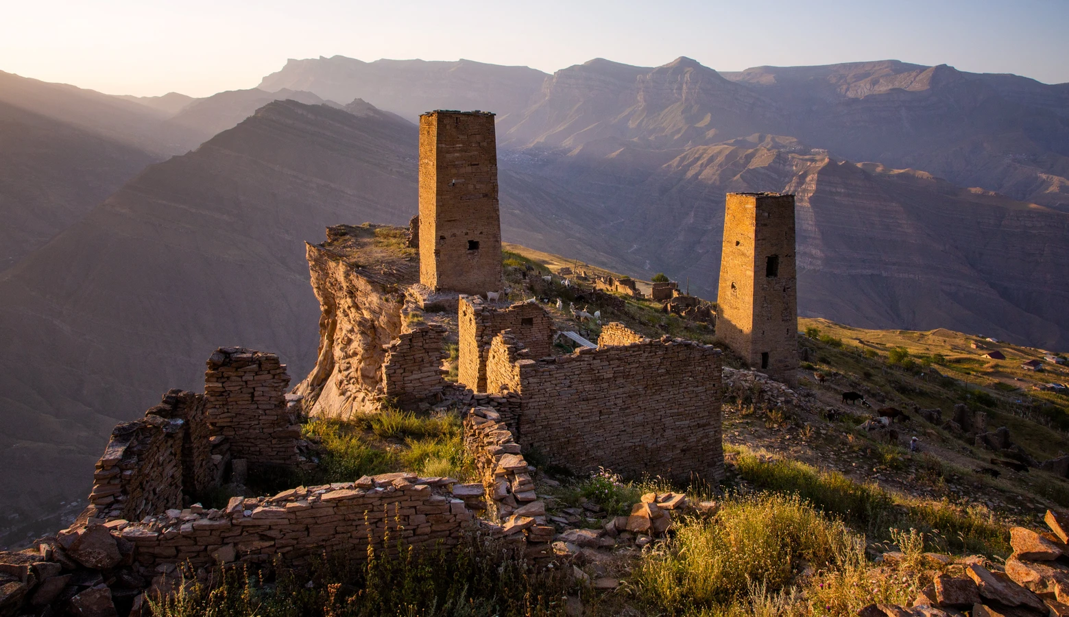 Ни в чём себе не отказывать в Дагестане: джип-тур «всё включено» по знаковым локациям