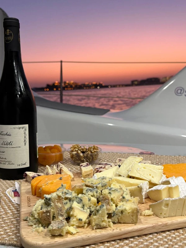 Огни ночного Дубая: прогулка на яхте под парусом