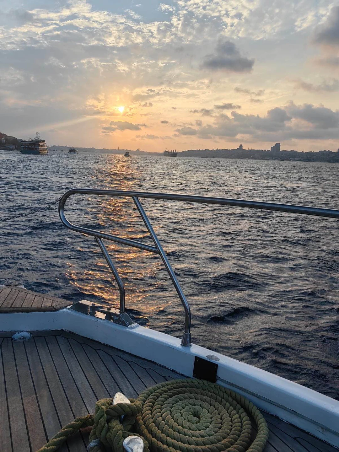 Групповая яхтенная прогулка по Босфору днём или на закате (Алина)
