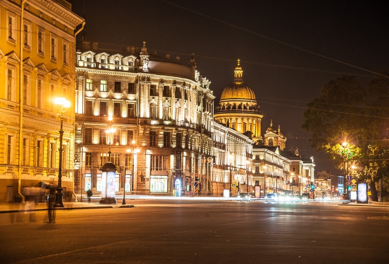 Фото 2 - Фонари ночного Петербурга — прошлое, настоящее, будущее