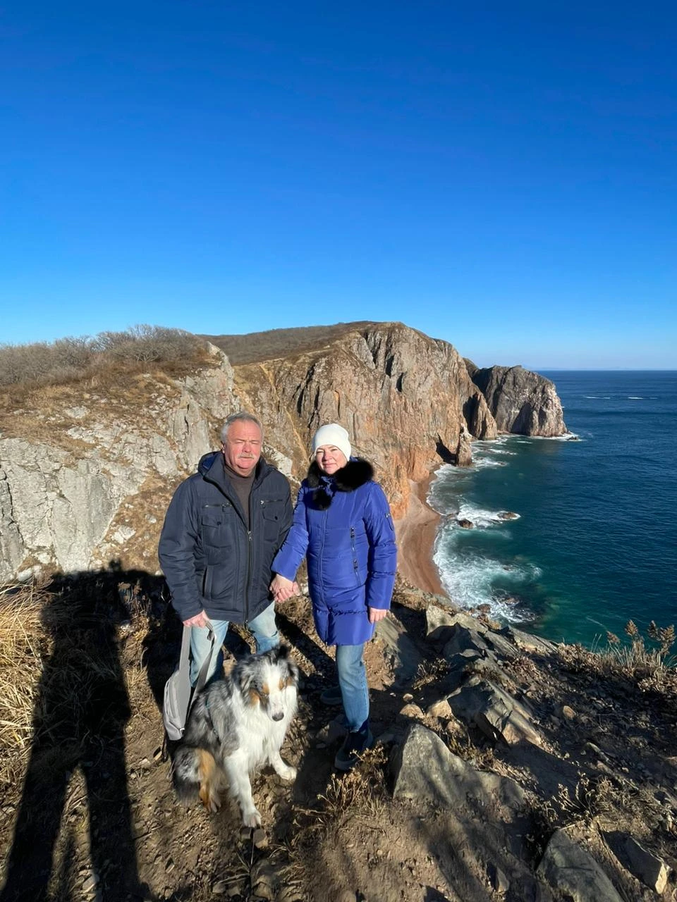 Прекрасное путешествие в компании прекрасного экскурсовода Антона и его четвероногого спутника. Были в ноябре, очень повезло