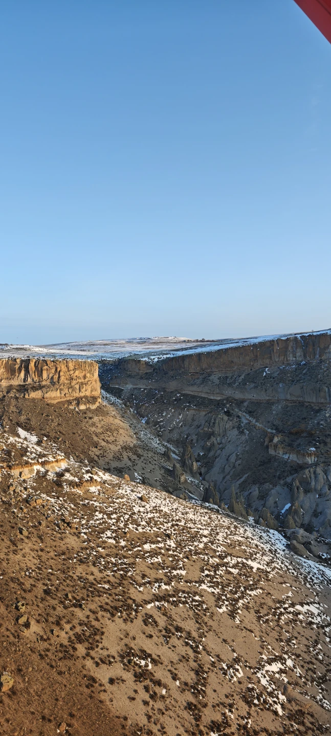 Спасибо организаторам. Забрали из отеля, привезли к точке старта. Покормили завтраком, правда в кафе было холодно, т. к. на улице было - 7