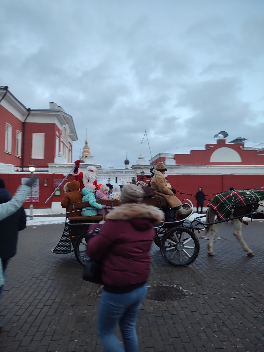 Экскурсия прошла на одном дыхании, интересно и познавательно. Узнали много интересных исторических фактов, а также увидели