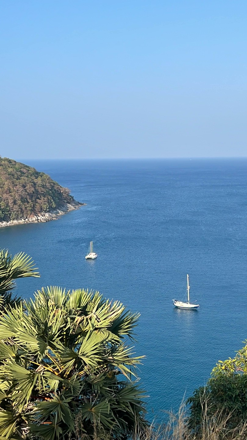 Отлично прокатались, сделали кучу фоток. Ездят аккуратно-это прям важно. Старый город 🔥