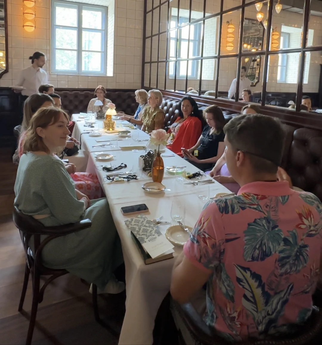 Хотелось бы поблагодарить Дмитрия за потрясающую экскурсию и атмосферу во время экскурсии. Дмитрий очень интересный рассказчик,