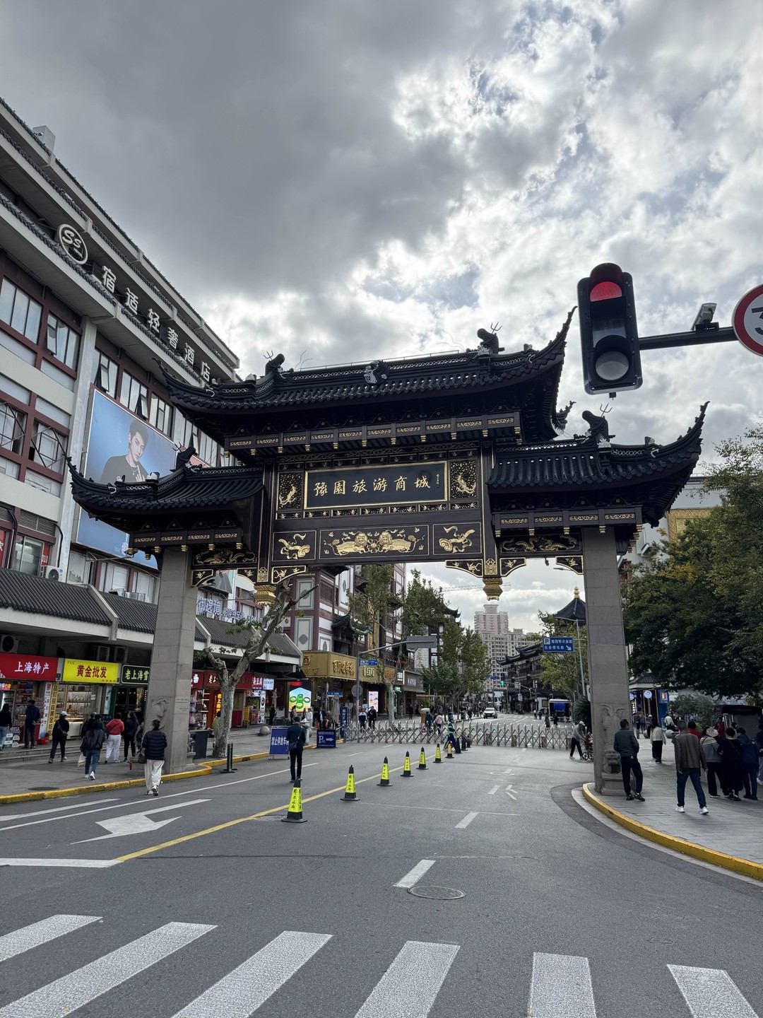 Отлично провели время! Познавательная, интересная, очень интерактивная экскурсия получилась) Живая и непринужденная! Дмитрий увлек и взрослых