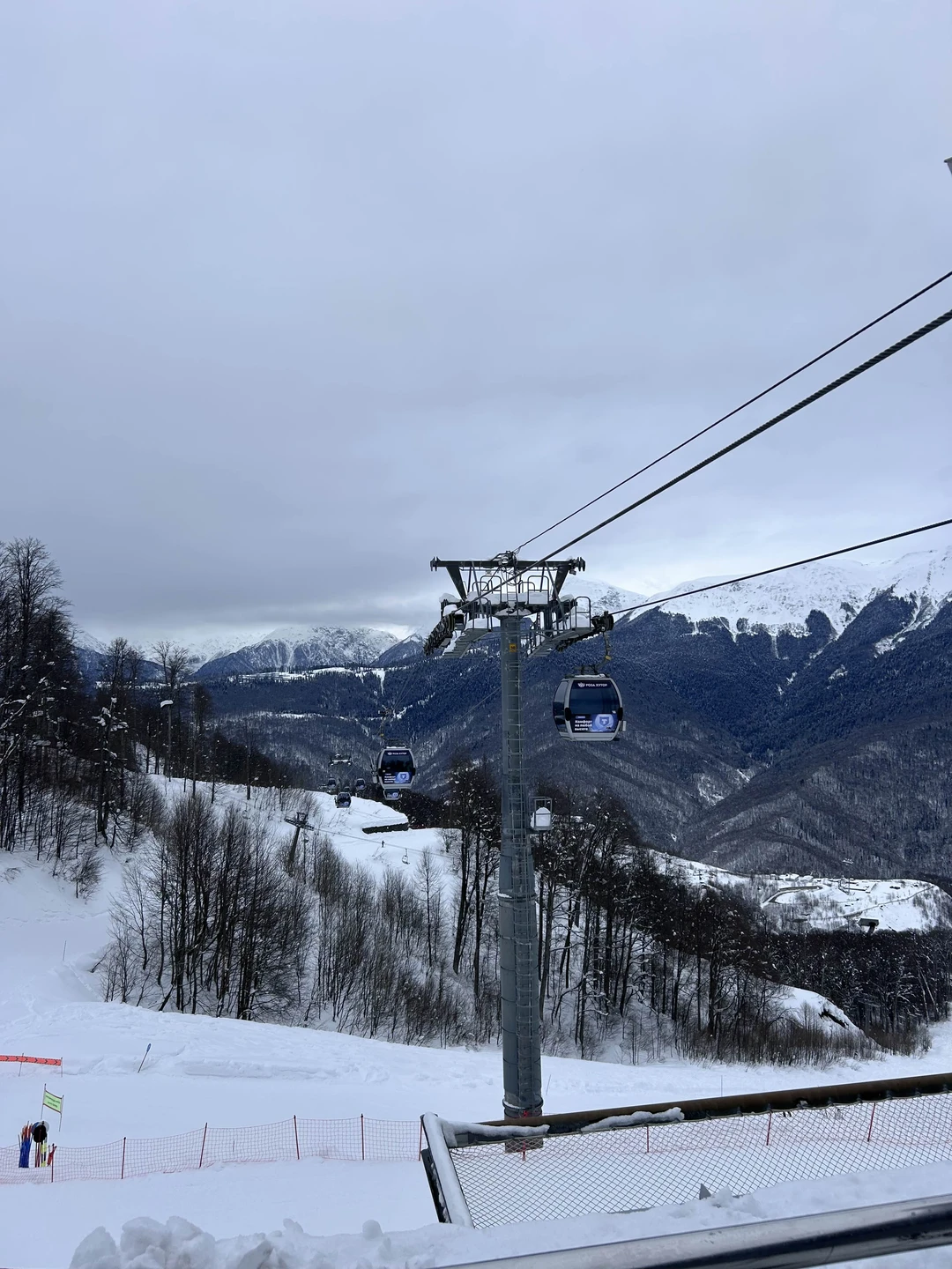 Благодарны за пунктуальность, внимание к туристам. Отдельное спасибо водителю автобуса за осторожное вождение
