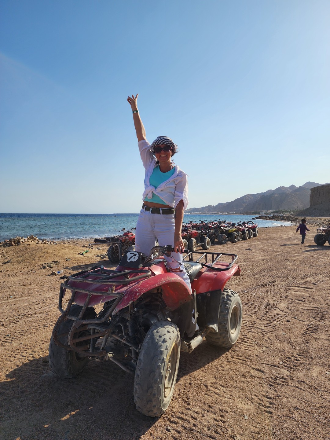 Прекрасная экскурсия! Мне всё понравилось! А рифы в Дахабе просто бесподобны!!!! Дорога среди гор, каньон - шикарно провела время!