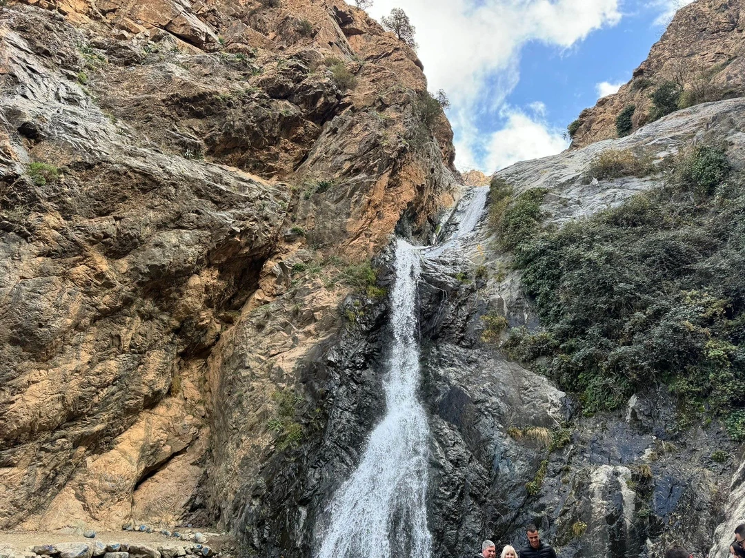 Что может быть лучше, чем гид из страны которую ты смотришь, говорящий на твоем языке и