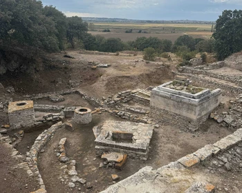 Остров Бозджаада, Троя и музей с артефактами