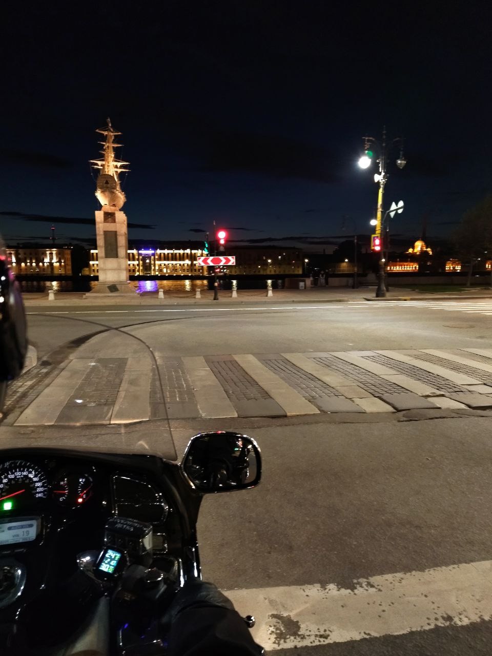 На мотоцикле по вечернему Питеру или к разводным мостам (Наталья)