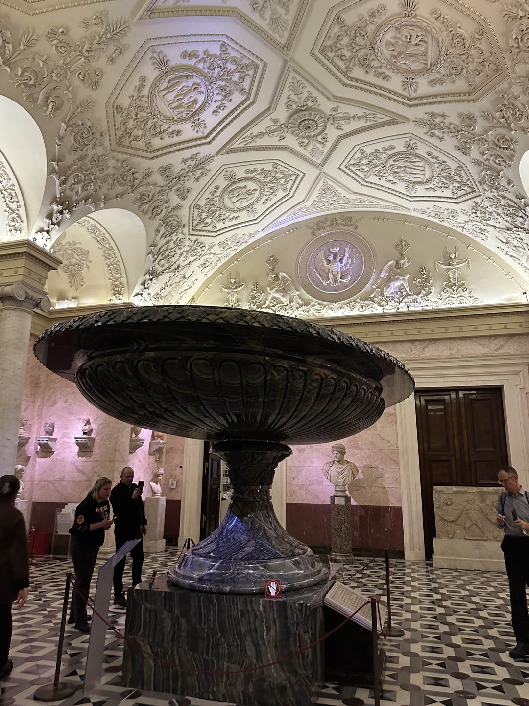 Все очень понравилось, везде прошли без очередей, экскурсовод Тамара приятная, начитанная девушка, было очень комфортно и