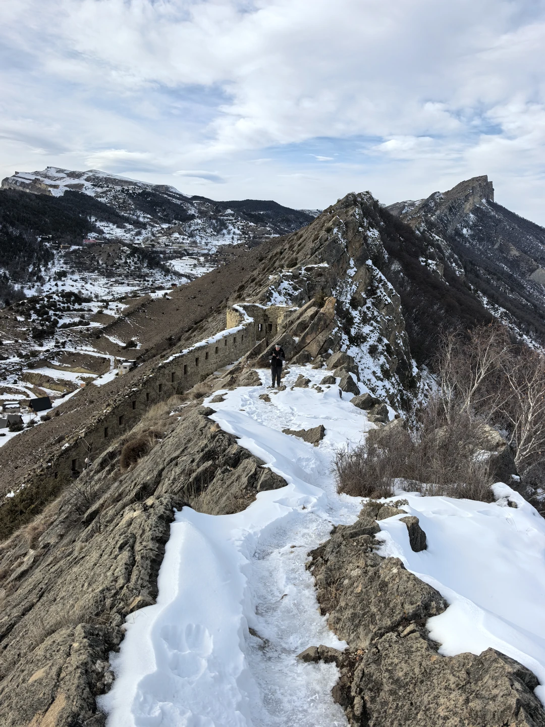 Были в туре с 4 по 6 января. Вдвоём. В целом, всё понравилось. Из плюсов зимой