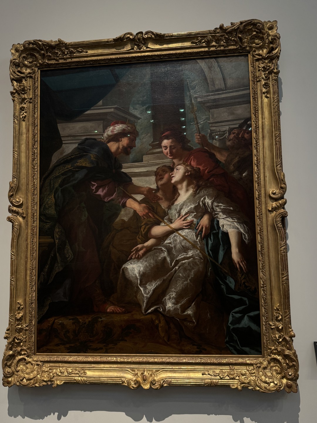 Сегодня наша группа из трех человек была на экскурсии в Абу Даби. Нашим гидом был Эмиль