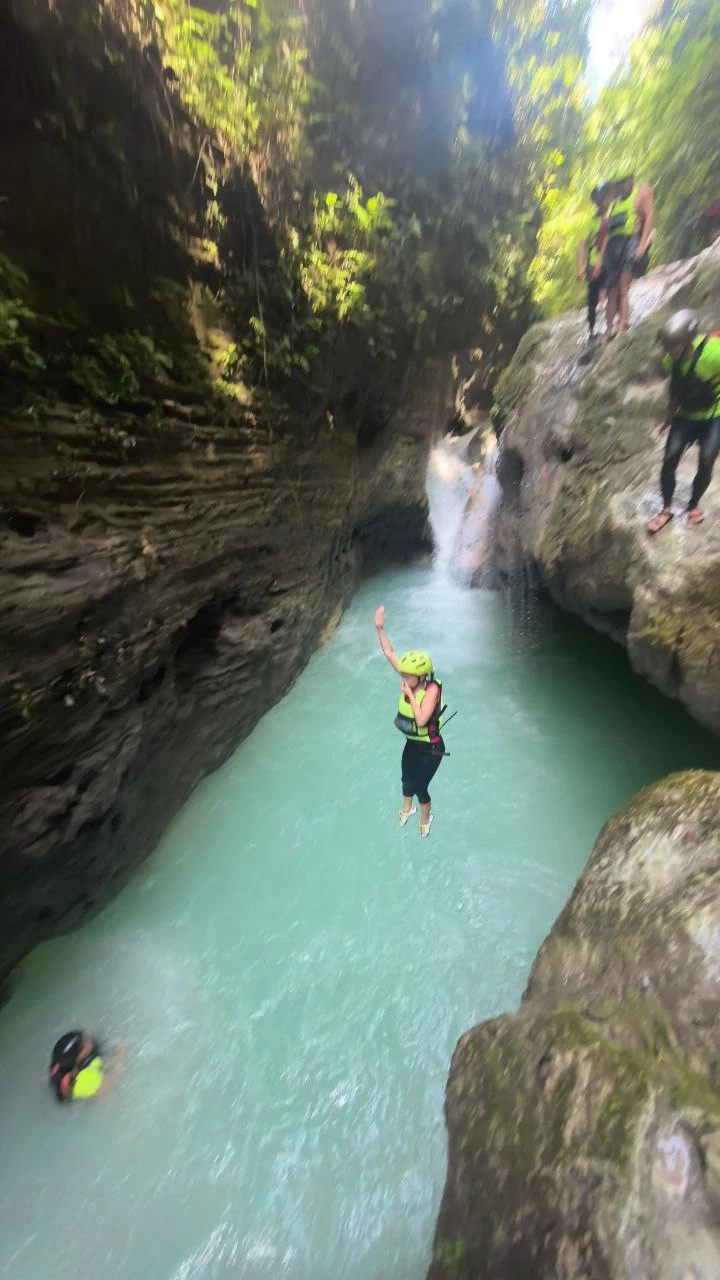 Экскурсия отличная, наша группа была 6 человек. Водитель, он же гид, заехал как и договаривались в