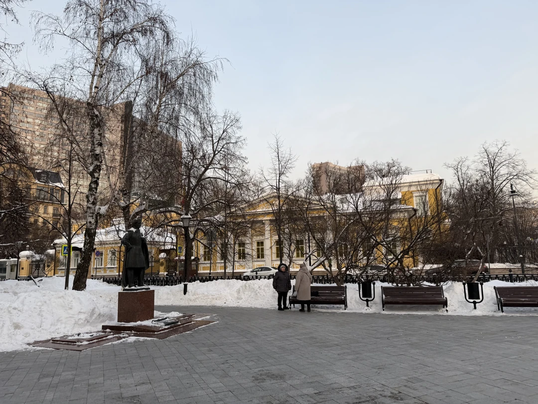 Экскурсия по Красному маршруту (Смоленская-Арбат-Гоголевский бульвар-Храм Христа Спасителя) очень понравилась. Интересные и редкие факты, очень живо