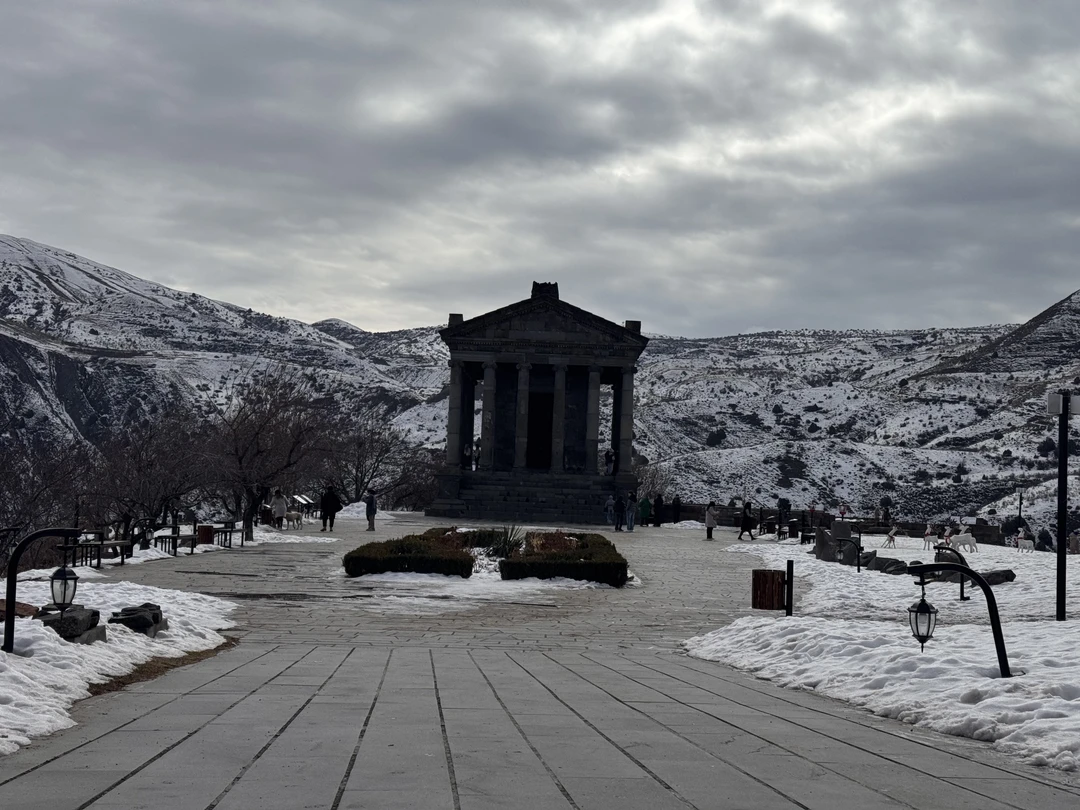 Совсем недавно мы с подругой вернулись из потрясающего путешествия по Армении и спешим поделиться своими впечатлениями