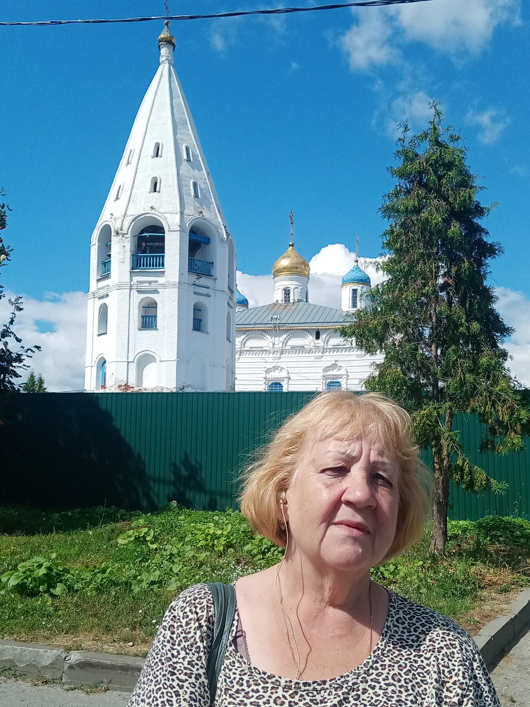 Экскурсовод Зоя,учла все наши пожелания. Прекрасный рассказ, интересно, познавательно. Мы приехали с подругой, она с Москвы