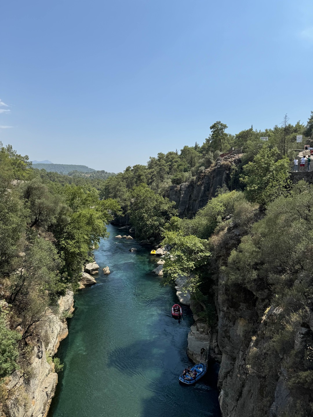 Второй раз ездила на данную экскурсию, второй раз получила кайф. Гида обещано не было, но с