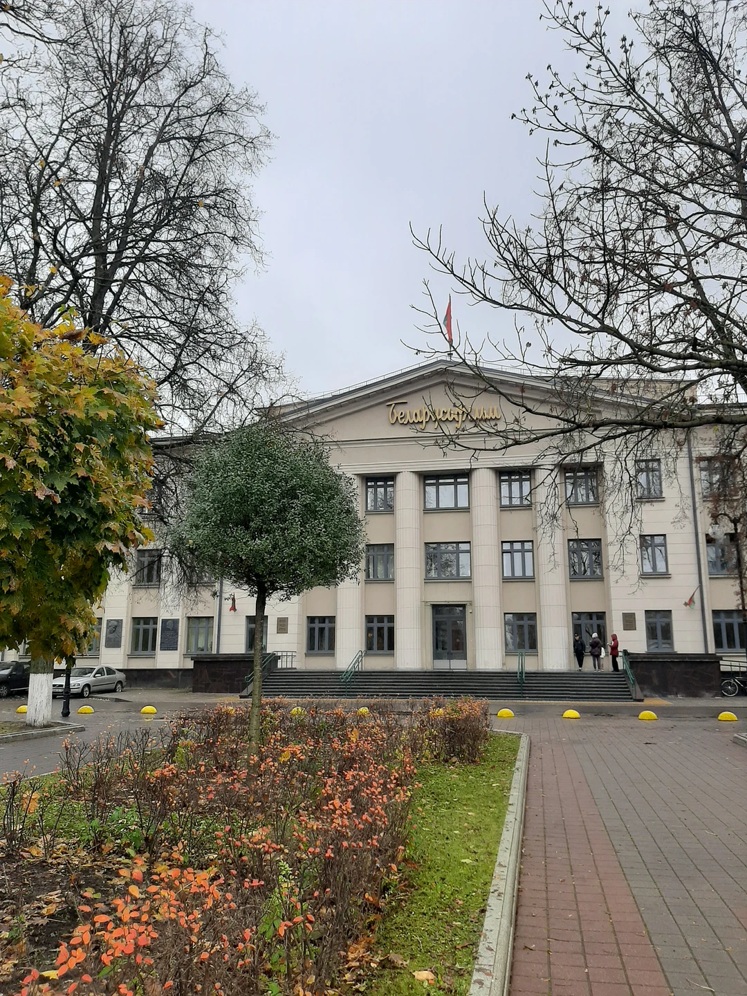 Нам очень повезло, что группу на экскурсию взял сотрудник Беларусьфильм, пиротехник Виталий Нестеров, человек, который не