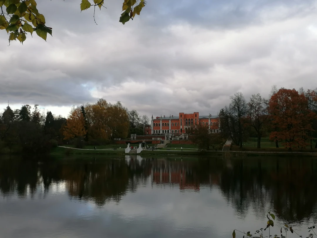 Неожиданно оказалось, что экскурсию нам проводит Мария, которая несколько лет назад нас знакомила с городом Дмитров