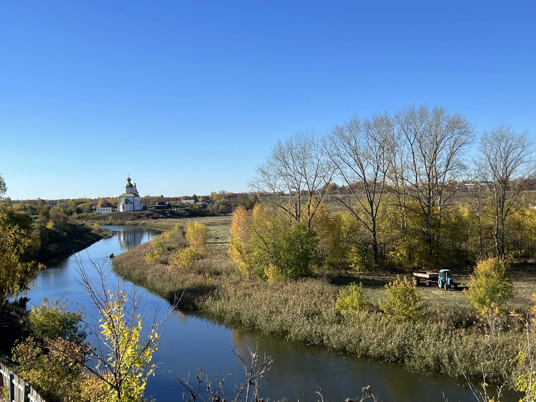 Нам понравилась как Сергей провел экскурсию. Было познавательно, интересно, с юмором. Мы посмотрели всё, что было