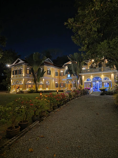 Мы получили большое удовольствие от путешествия по Пхукету с Леонидом. Прекрасно продуманная логистика, с учётом наших