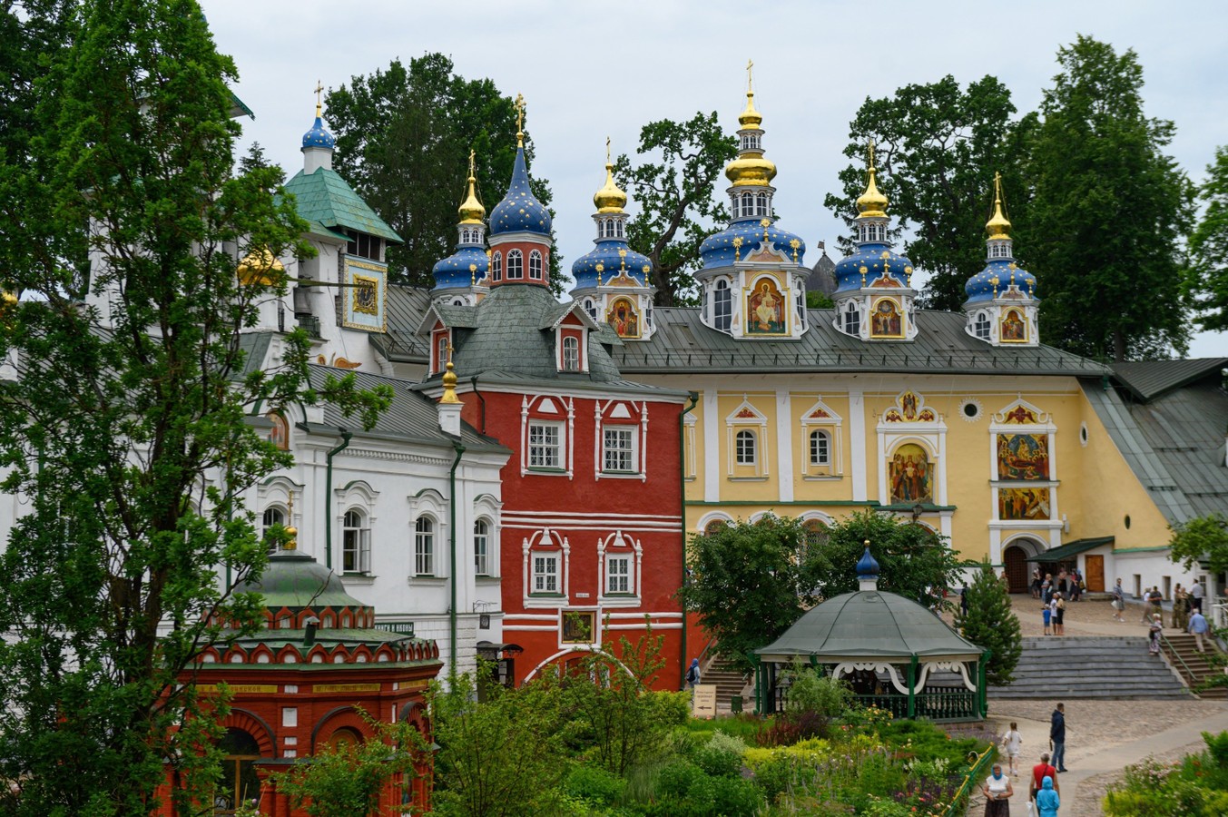 Главное изображение экскурсии - Печоры и Изборск на комфортабельном авто!