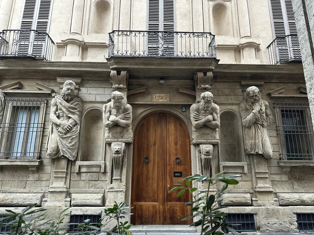 Нам очень понравились две экскурсии, которые мы сделали с Артуром по Милану. В первый день была