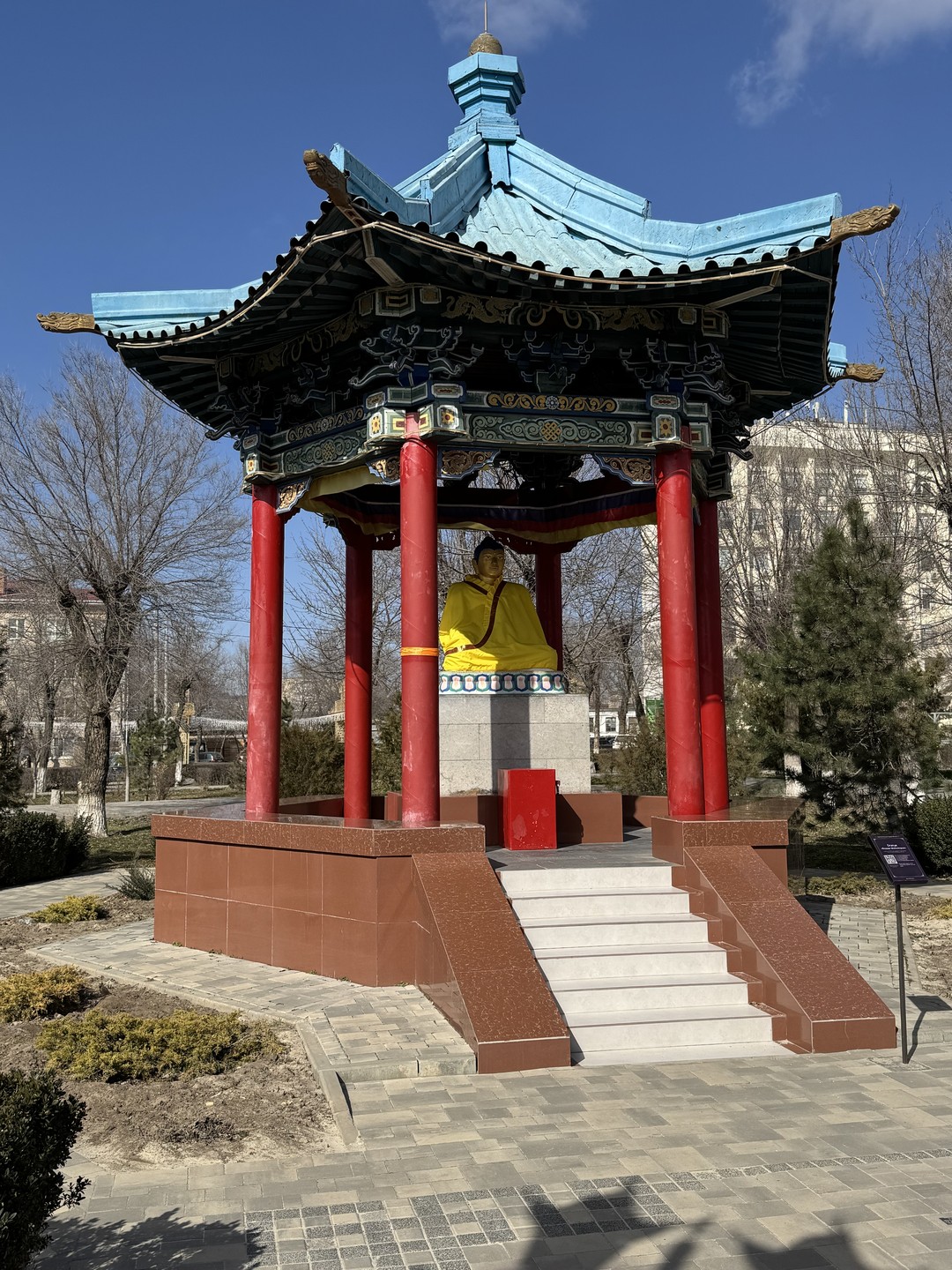Экскурсию для нас провел Ян. Такой молодой и воодушевленный своей республикой! Вежливый, интересный рассказчик, обаятельный, а