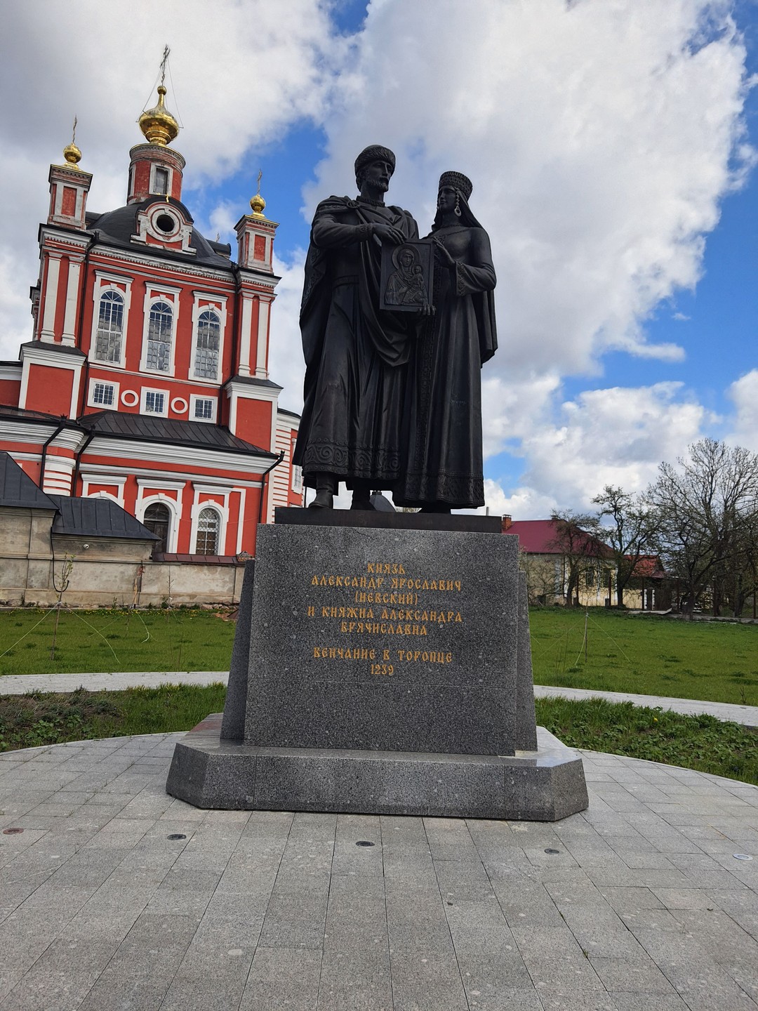 Очарованы гооодом Торопец в сопровождении экскурсовода Светланы. Спасибо, что можно услышать от жителя города потрясающий рассказ