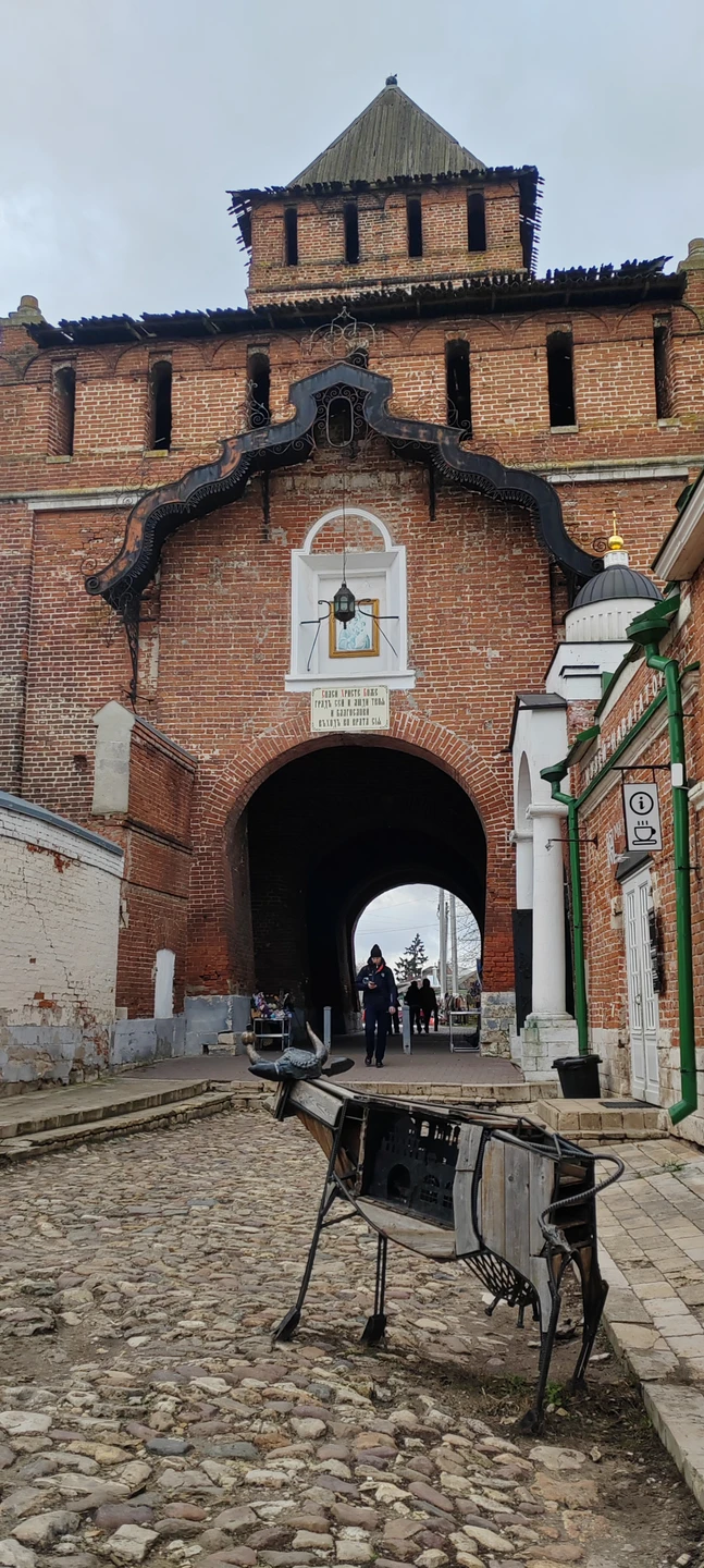 Очень интересная экскурсия. Особенно для детей. 1,5 часа пролетели незаметно. Ребёнка захватывает формат квеста и информация так запоминается лучше