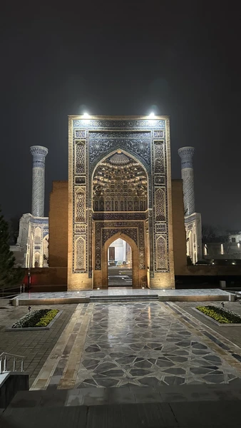 Нашим гидом был Шохрух, очень подробно обо всём рассказывал, очень погрузились в историю города и всех значимых событий👏🏼 Спасибо большое!