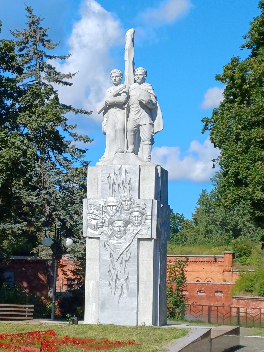 Отправляясь на эту экскурсию необходимо понимать, что 3 города за один день - это обзорная экскурсия