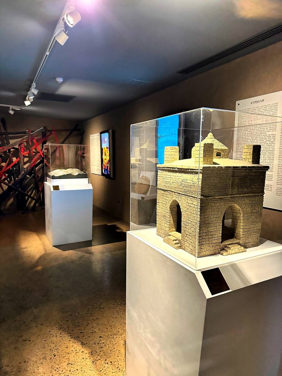 Ариф – отличный гид! Он подробно рассказал нам обо всех местах, которые мы посещали, и показал