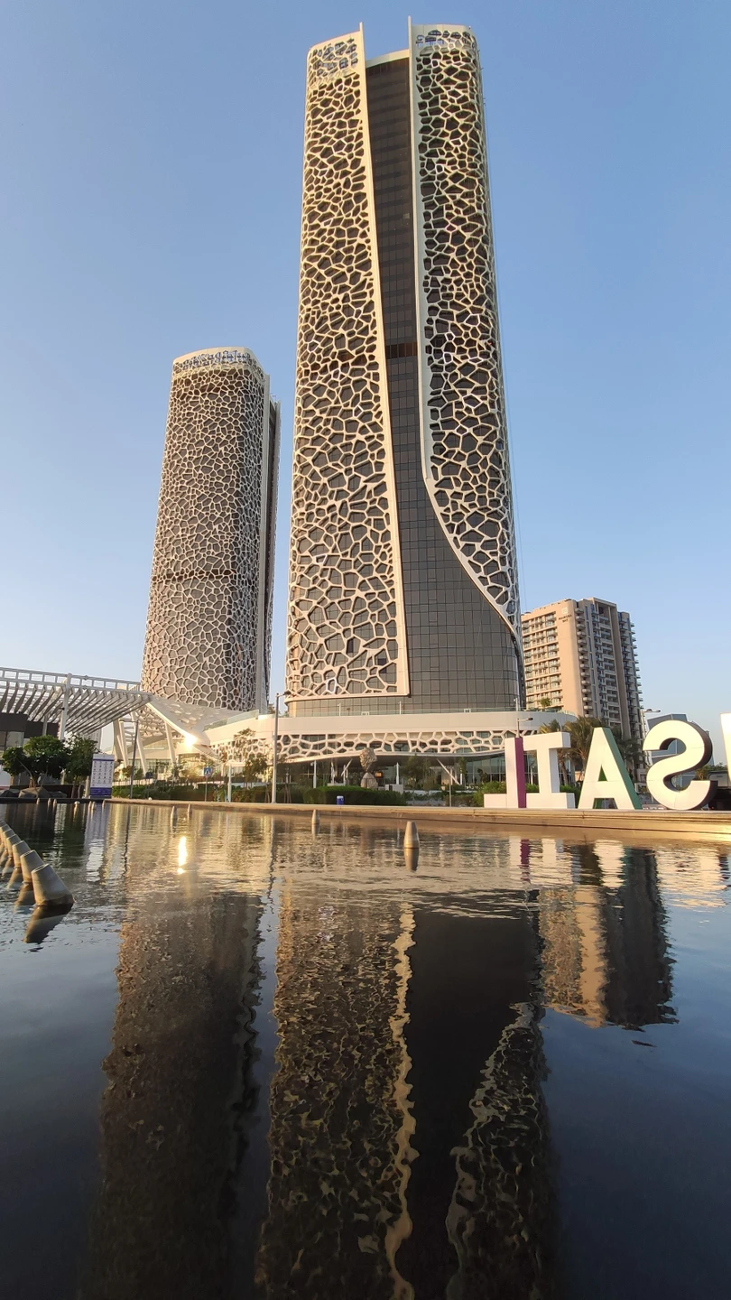 У нашей группы (20+ человек) была длительная ночная пересадка в Дохе. Искали разные варианты. Уже стало