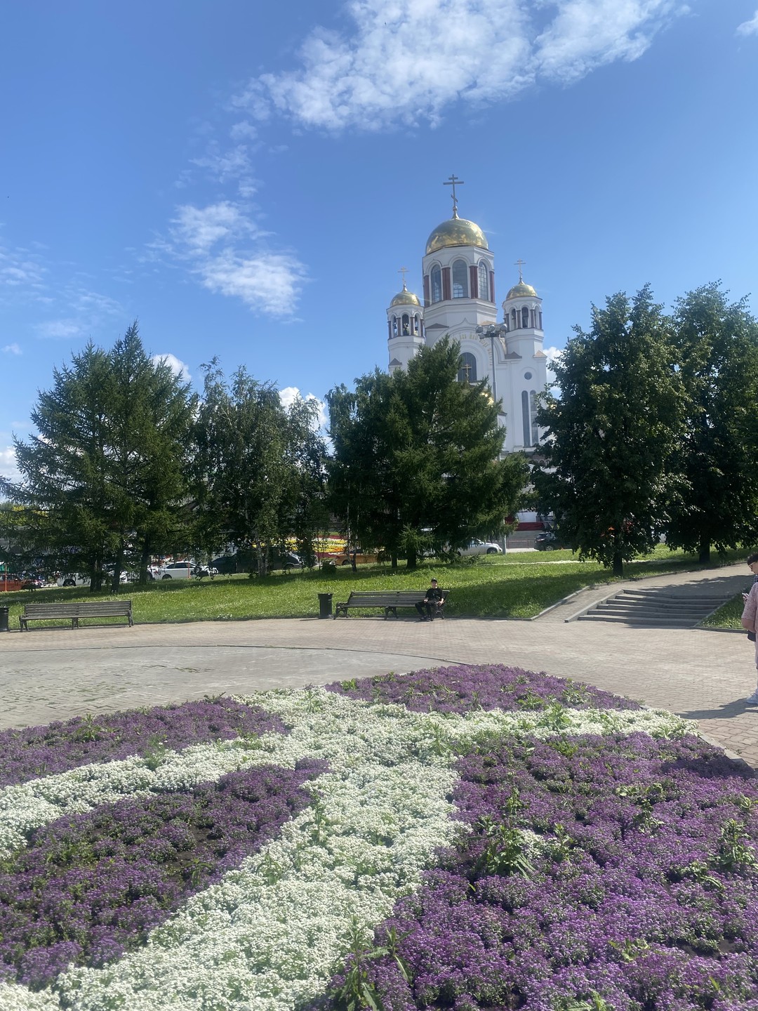 Огромная благодарность Анатолию за содержательный рассказ. Первое знакомство с Екатеринбургом прошло прекрасно. Не очень утомительная пешая