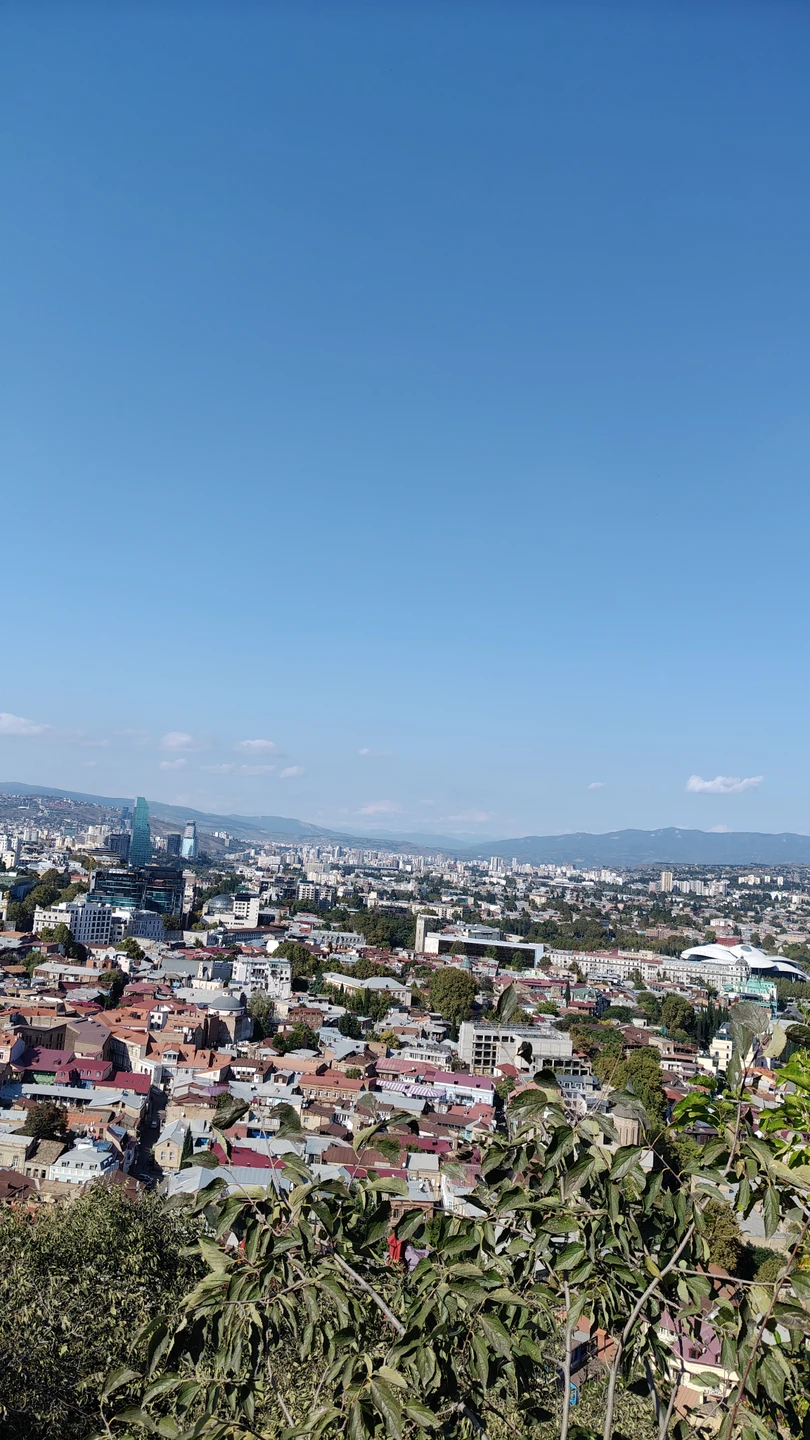 Поездка в Тбилиси оставила исключительно положительные эмоции. По пути мы узнали много интересного, как исторических фактов