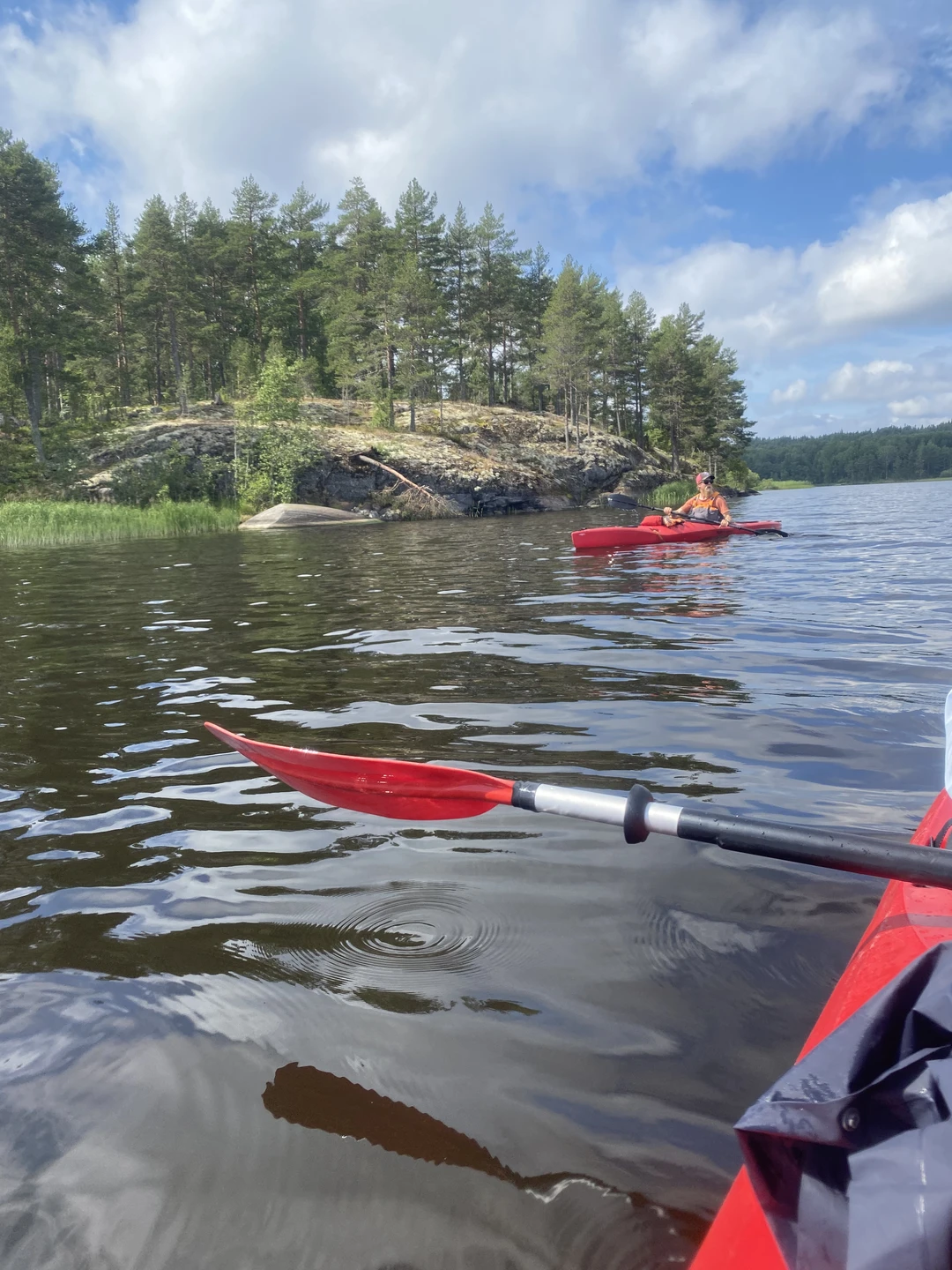 Это был наш первый опыт подобной прогулки и мы остались в восторге. Получился действительно день наедине с природой: вода, небо и чистота мыслей))