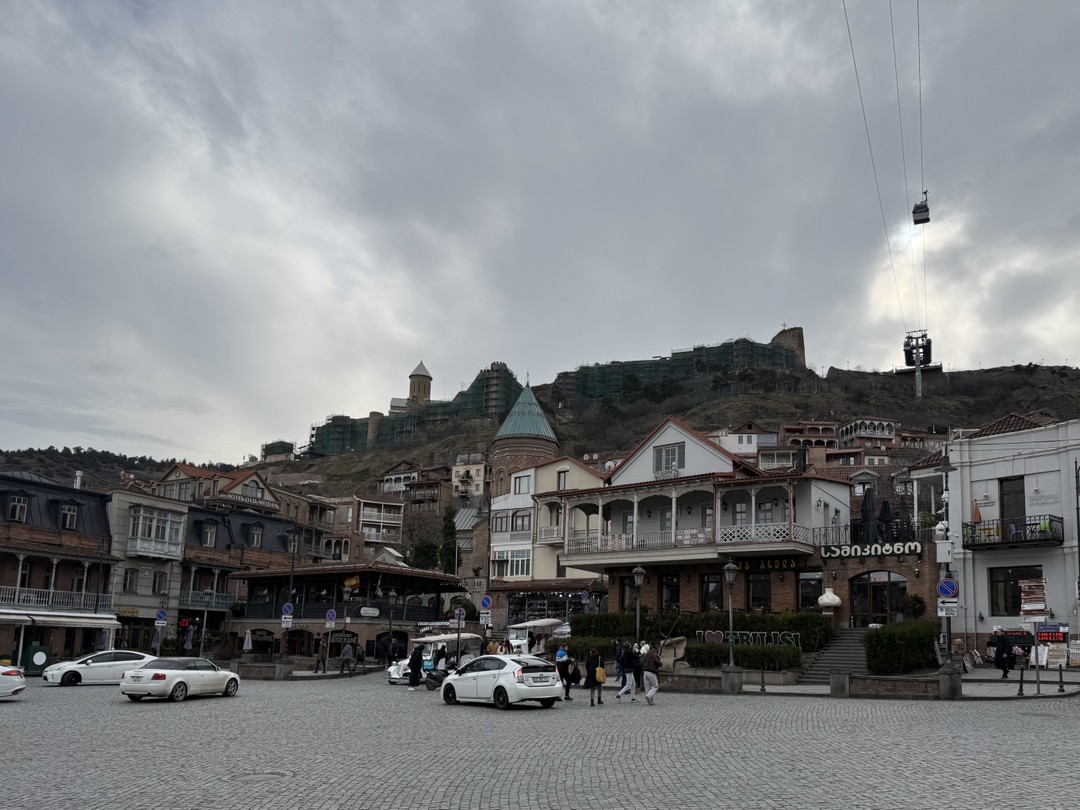 Была на экскурсии по центру Тбилиси с Алексеем, и это оказалось именно тем знакомством с городом